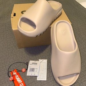 Yeezy Slides ‘Pure’